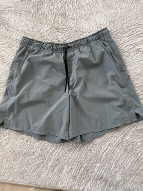 Nike Men's Light Gray Athletic Shorts with Drawstring